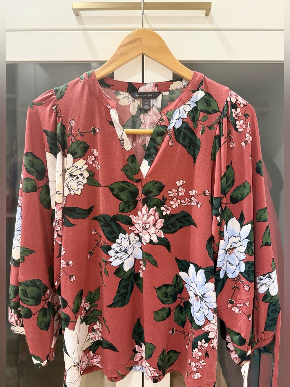 Banana Republic Floral Blouse | Women’s Medium | Dusty Rose V-Neck Top